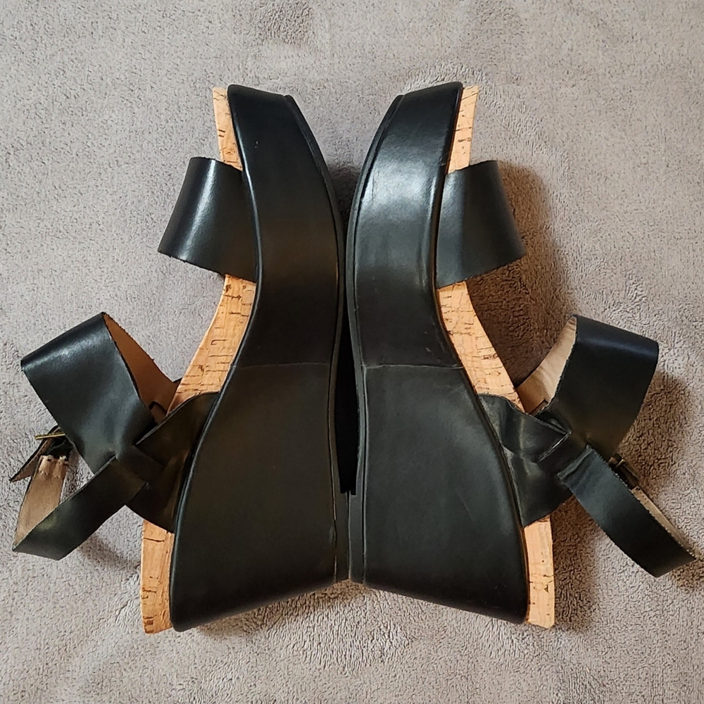 Report Platform Wedge Sandal - Picture 2 of 9
